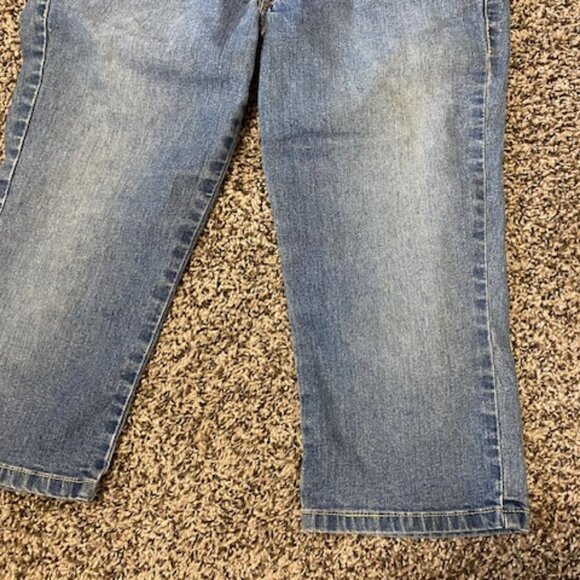LEVIS SuperLow 518 CAPRI crop STRETCH Med Wash DENIM JEANS* 1(run big) so 2 or 4 - Picture 3 of 8